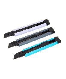 Нож универсальный РОКОТ/ЕРМАК 18мм, мет.направ., Autolock, 2 зап.лезвия (воронение) цвет в асс.